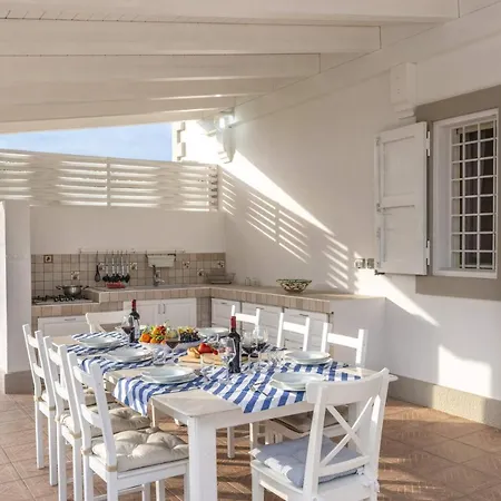 Blanco Villa *